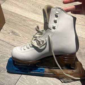Jackson Mystique Figure Skates